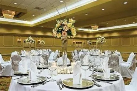 Hotel Charleston Airport 3*