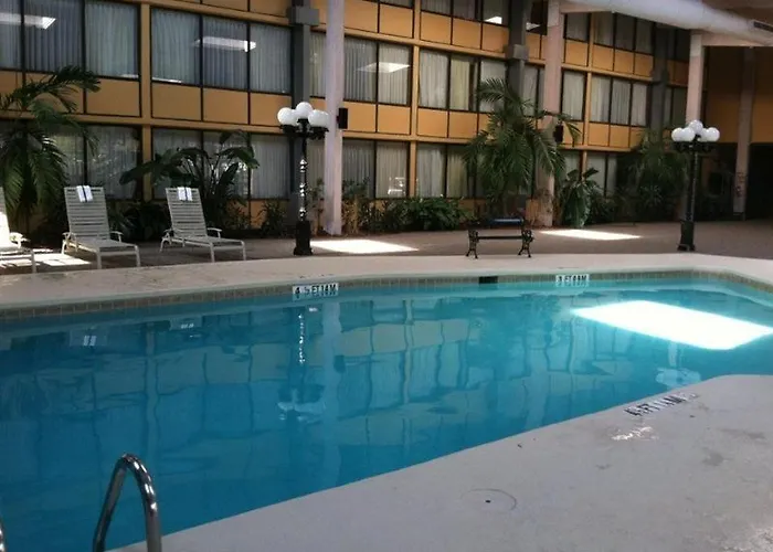 Charleston Airport 3*